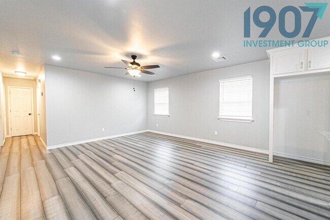 Photo - 412 NW 121st St