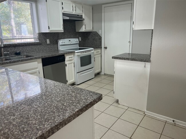 Photo - 65 Yewleaf Rd