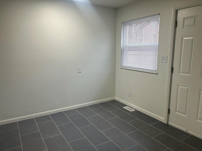 Photo - 1975 Dunbar Dr Unidad E