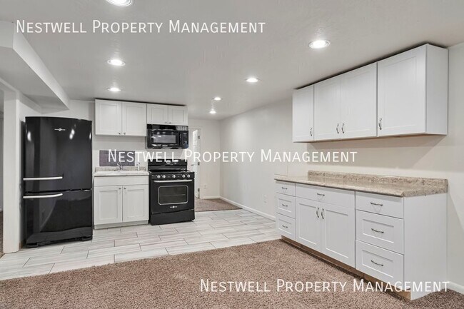 Photo - 1335 E Maplewood Cir Unit B