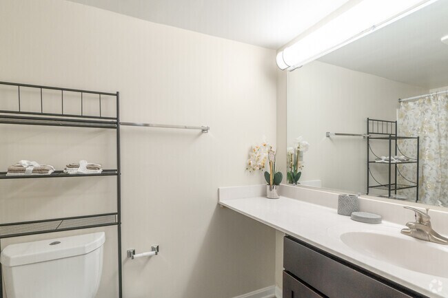 2BR, 2BA - 991SF- Primary Bathroom
