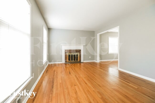 Photo - 9648 Roe Ave