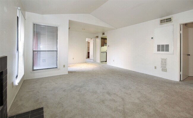 Photo - 2025 Augusta Dr Unidad 306