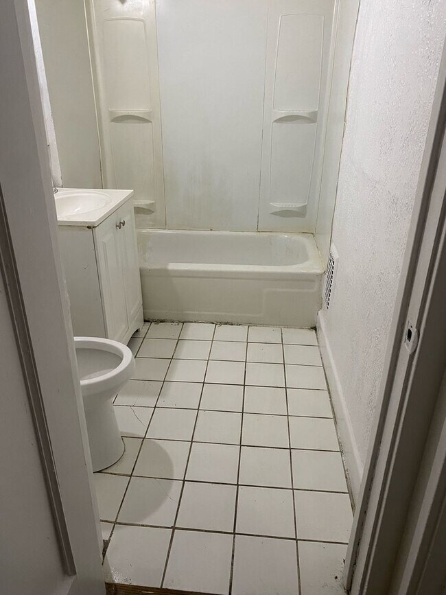 Photo - 16-18 Carthage Dr Unit #1 Down