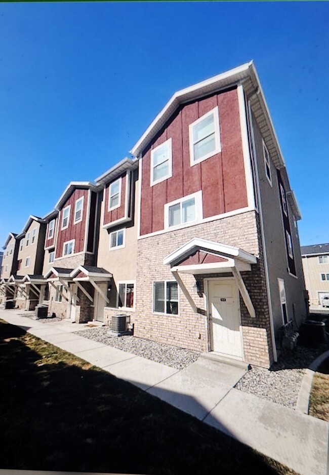 Photo - 68 E 700 N Townhome