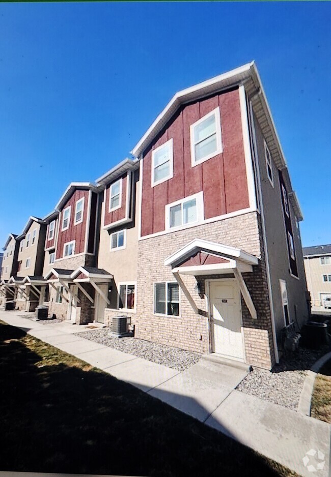 Building Photo - 68 E 700 N Rental