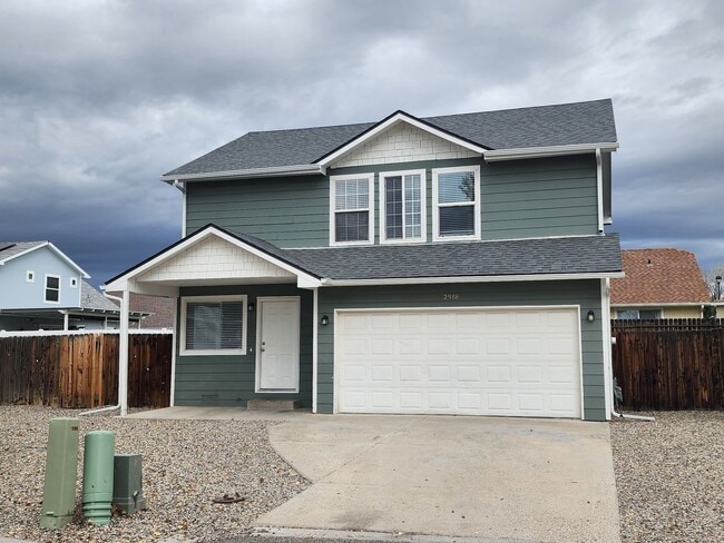 Building Photo - 4 Bed, 2 1/2 Bath in Fruitvale