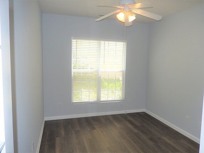 Photo - 304 Millicent Way