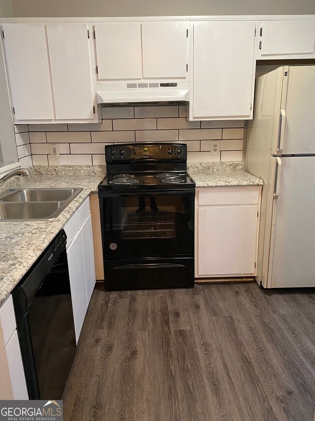 Photo - 209 Sheraton Ct