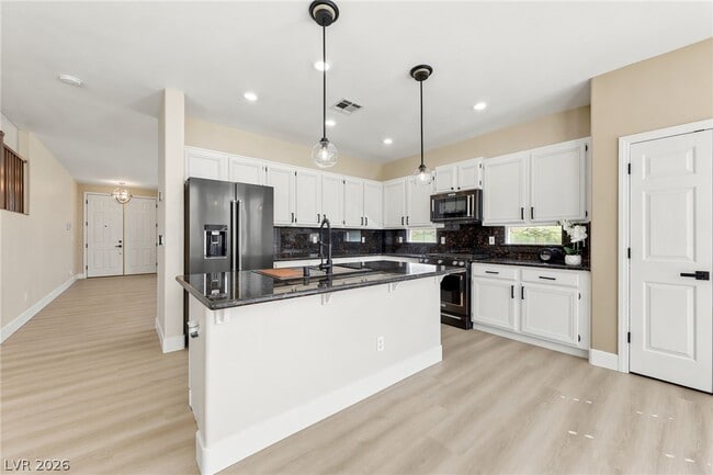 Photo - 2551 Williamsburg St