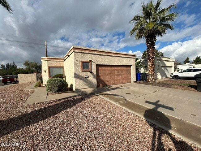 Photo - 2120 N Yucca Ct