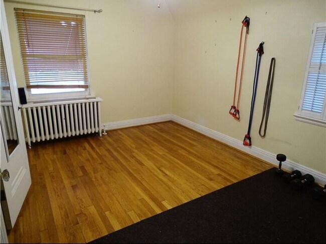 Photo - Beautiful 3 bedroom, 1.5 Bath in Mt. Lebanon!!