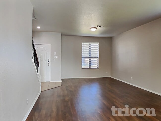 Photo - 320 Apricot Dr