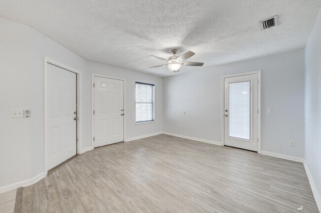 Photo - 3127 Douglas Rd