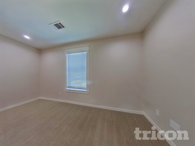 1625 Emily Ln