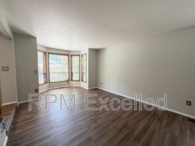4925 Mill Pond Dr SE