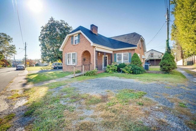 Photo - Charming 3 bed 2 Bath | Sunroom + Garage + Patio | Summer Special !