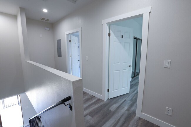 Photo - 3927 Wisconsin Unidad 3921