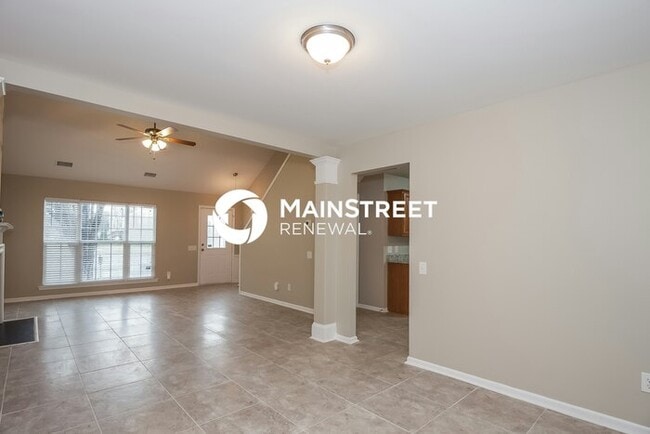 Photo - 3 Bedroom Pet-Friendly Home in Charlotte, NC with Main Street Renewal