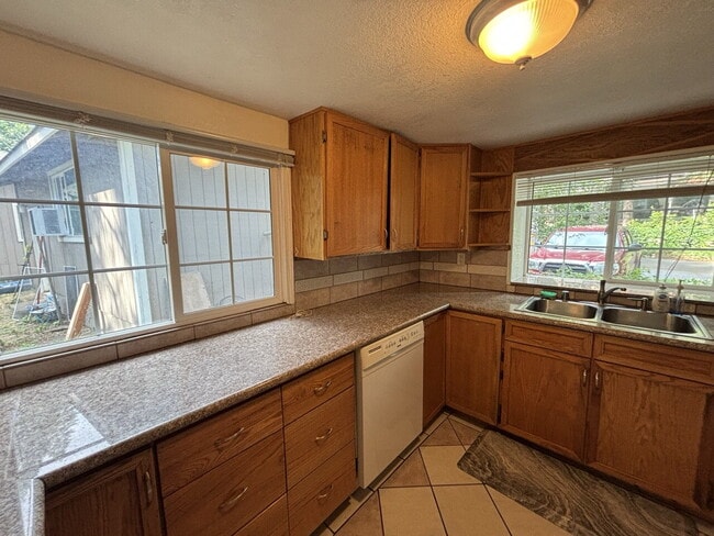 Photo - Private 3-bedroom home with fenced yard in Pollock Pines near amenities and Hwy-50!