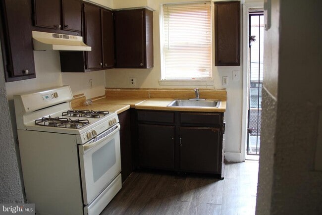 Photo - 3085 Potter St