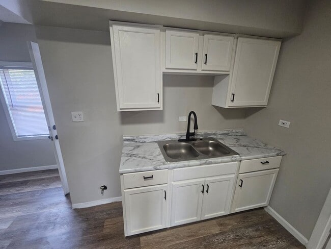 Photo - 7310 Camden Ave Unit Upper