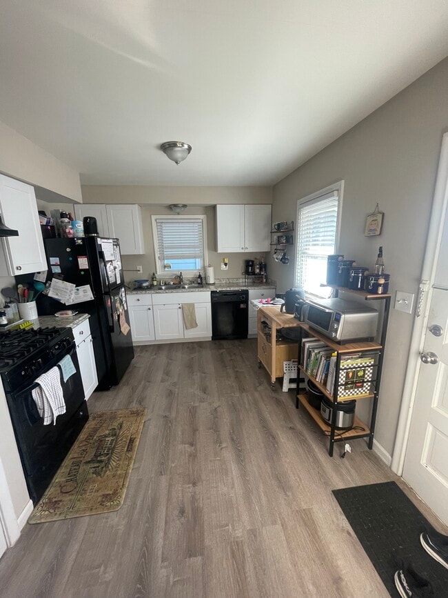 Photo - 1525 University Ave NE