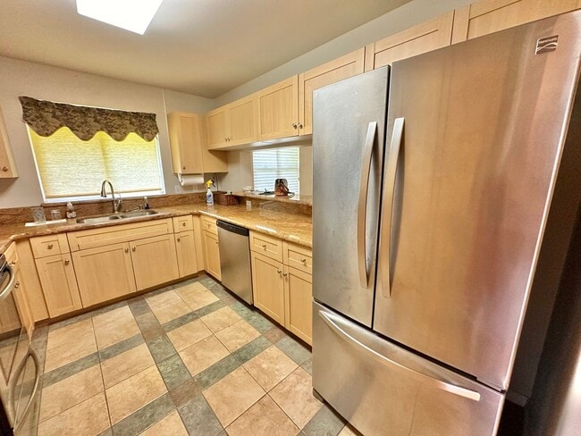 Photo - 3 Bedroom / 2 Bathroom Townhome in Kehalani Gardens! Small yard and pet friendly!