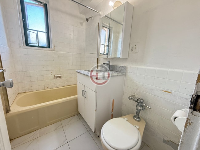 Photo - 1490 Metropolitan Ave Unit 6A