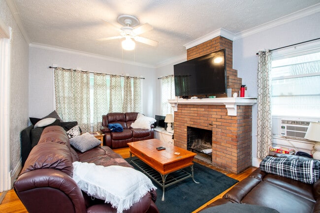 Photo - 1403 W Barker Ave