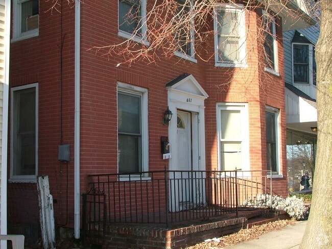 Building Photo - 441 E King St Rental