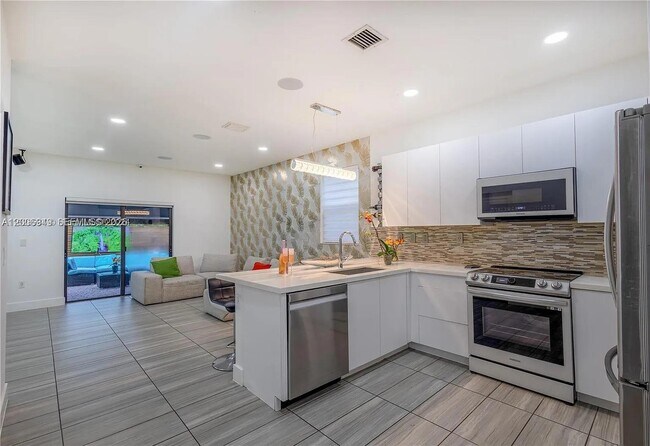 Photo - 8805 NW 103rd Pl