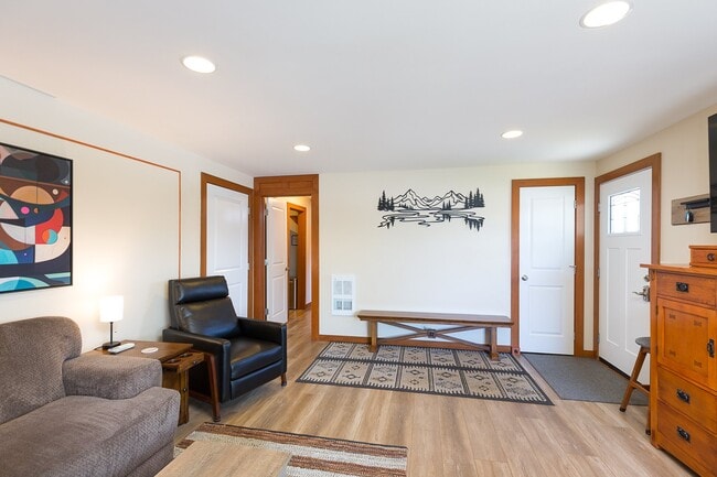 Photo - 218 W Bell St