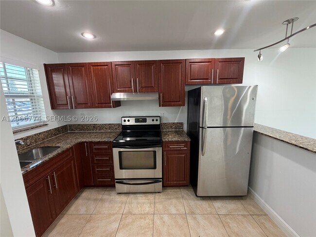 5621 SW 36th St Unit 105