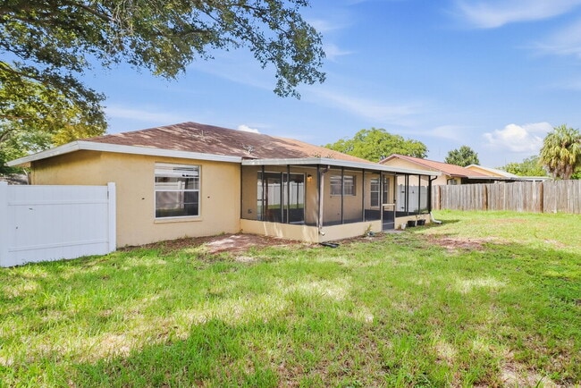 948 16th Ln