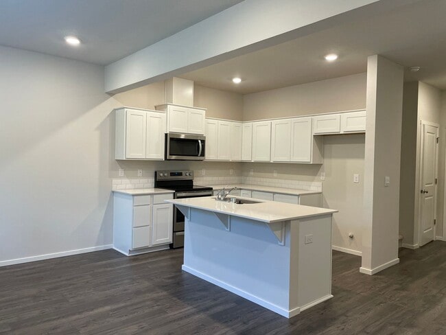 Photo - BEAUTIFUL 3 Bed 2.5 Bath Home in Vancouver! Stainless Steel Appliances!