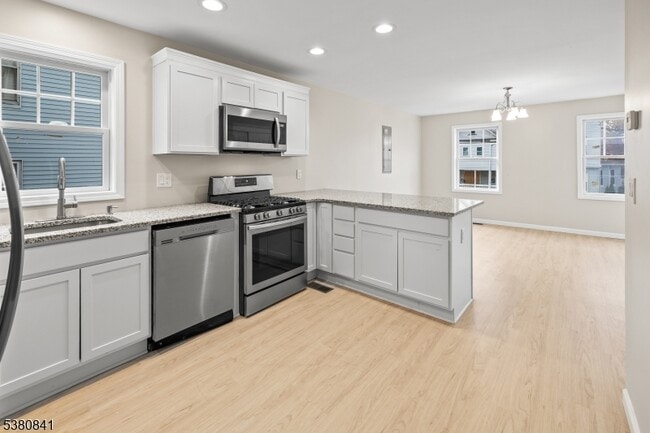 Photo - 26 N Burnett St