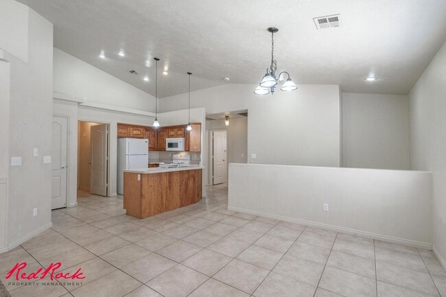 Building Photo - 5 Bedroom Townhome Casita Del Sol Community