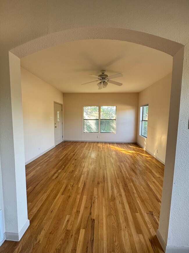 Living room - 709 E Elmira St
