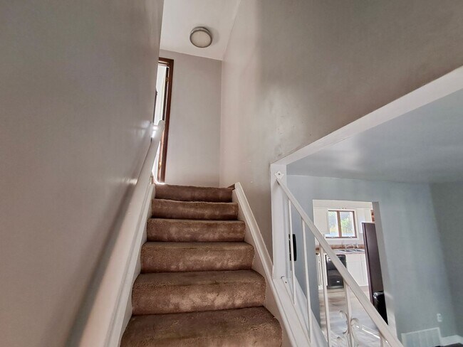 Photo - 4-Bedroom Colonial in Grand Blanc – Spacio...