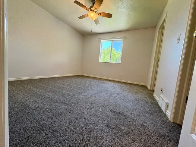 Photo - 3492 Stonegate Dr