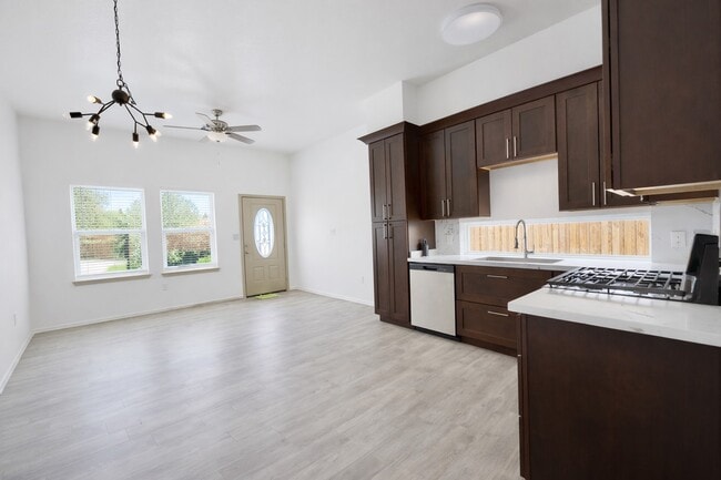 Photo - 113 Bolden St