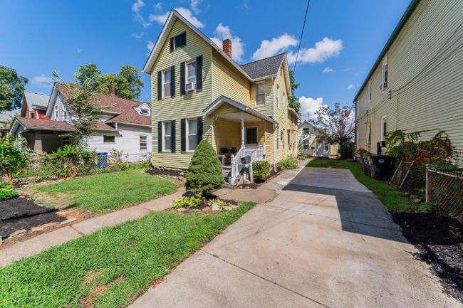 Photo - 2051 W 45th St Unidad Down