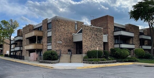 Photo - 1806 Hemlock Pl (Schaumburg, IL)