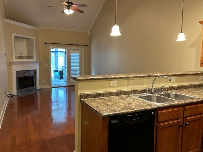 Photo - 122 Singapore Cir