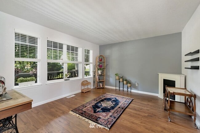 Photo - 1106 Villanova St NE
