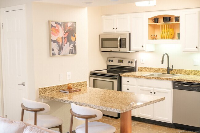 Photo - 1001 Bridgeport Ave Unidad 1114