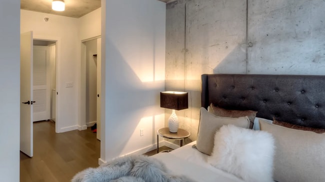 Photo - 620 W Division St