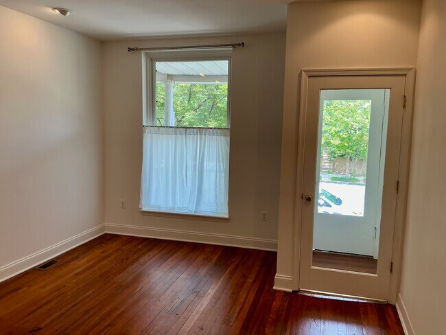 Vestibule Entry - Cat Air Lock - 3028 Remington Ave