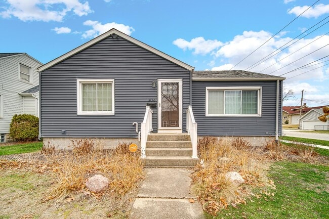 Photo - 303 N Harvey St